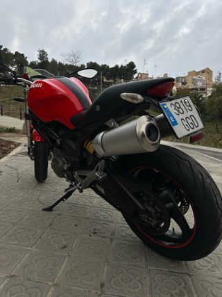 Ducati Monster 696