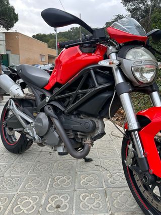 Ducati Monster 696