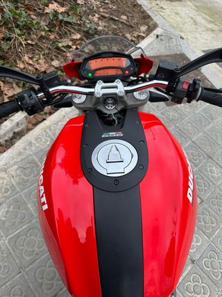 Ducati Monster 696