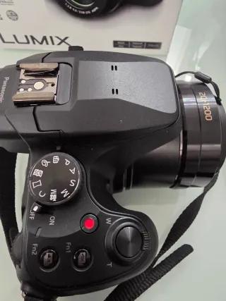 Cámara Panasonic Lumix DC-FZ82D Negra mas funda.