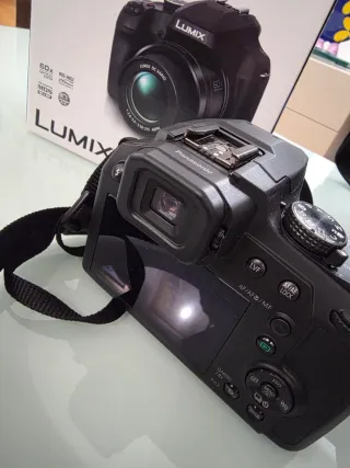 Cámara Panasonic Lumix DC-FZ82D Negra mas funda.