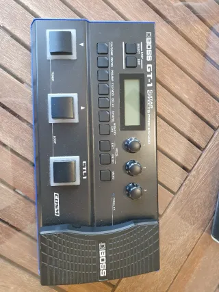 Pedalera multiefectos Boss GT-1