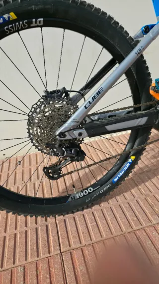 Cube stereo hybrid hpc action team carbono 2020