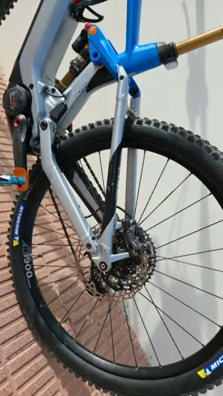 Cube stereo hybrid hpc action team carbono 2020