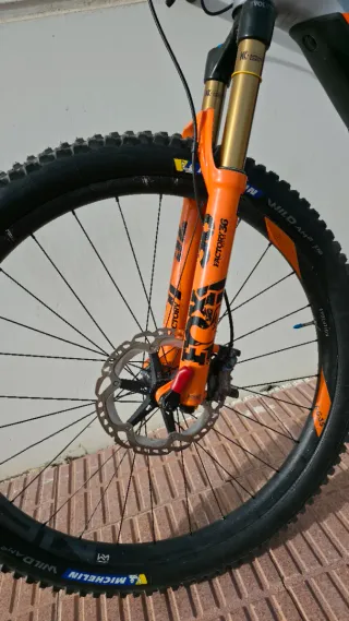 Cube stereo hybrid hpc action team carbono 2020