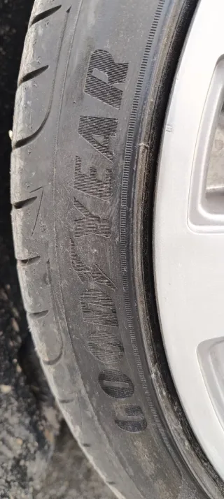 Llantas 18 Volkswagen Beetle con neumáticos.