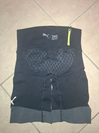 Pantaloncini Puma attillati corsa con zip