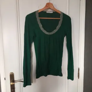 Camisola Stradivarius verde com bordado