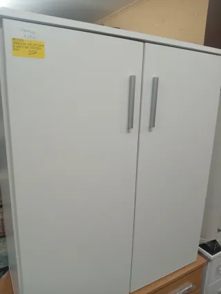 Zapatero blanco y madera