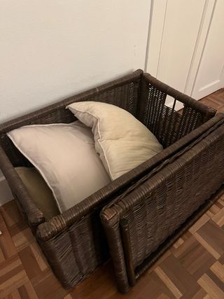 Baúl de mimbre marrón