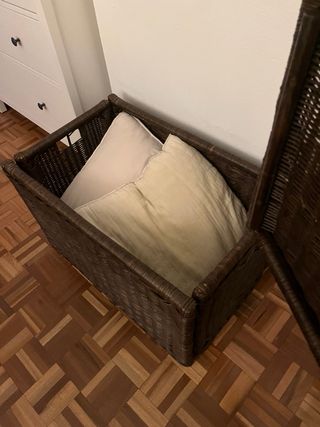 Baúl de mimbre marrón