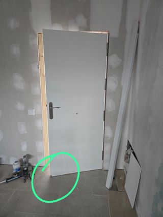 Puerta blindada nueva con defecto