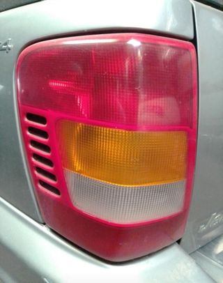 Pilotos Traseros Cherokee 2000