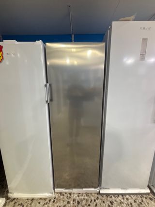 Congelador vertical blanco