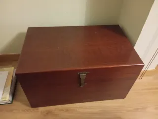 Baúl de madera con cierre metálico 85x45x35