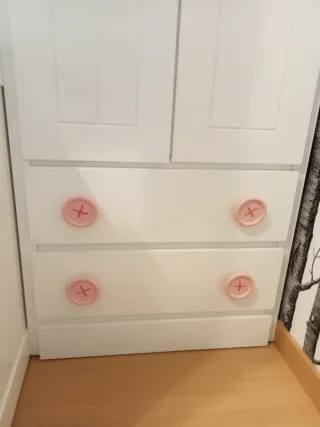 Armario juvenil e infantil blanco con tiradores