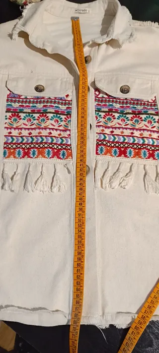 Chaqueta vaquera beige bordada