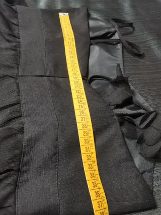 Vestido negro de fiesta con volantes