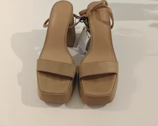 Sandalias de plataforma beige para mujer