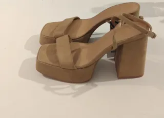 Sandalias de plataforma beige para mujer