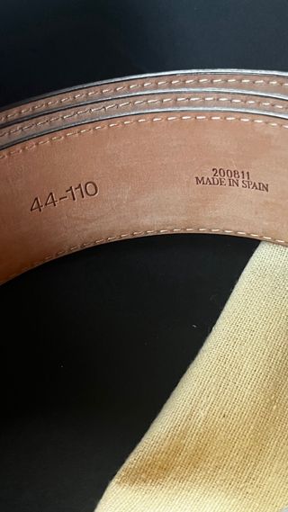 Cinturón de hombre Loewe en piel marron.