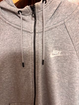 Chaqueta Nike Gris con Cremallera