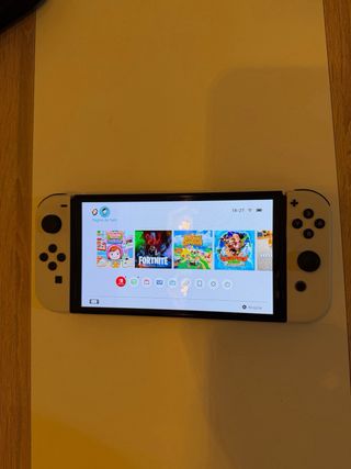 Nintendo Switch OLED + 2 Giochi