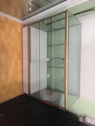 Vitrina expositora cristal y aluminio