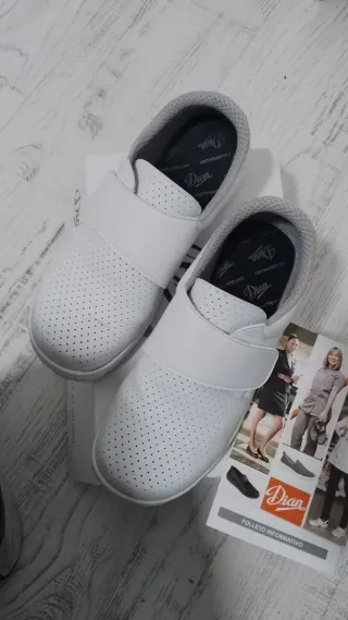 Zapatos sanitarios Dian blancos