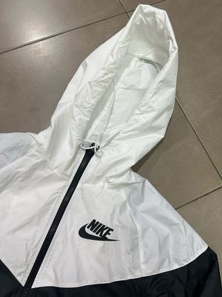 Chaqueta Nike Blanca y Negra