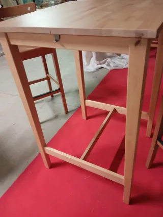 Tavolo alto in legno Ikea