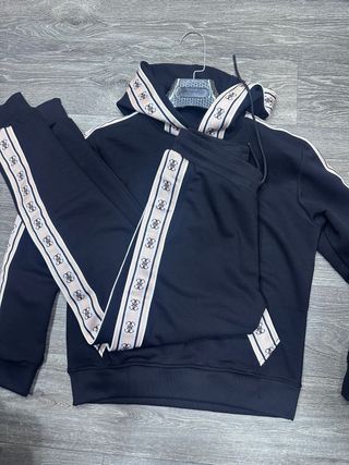 Conjunto chandal Guess Mujer Negro y Beige