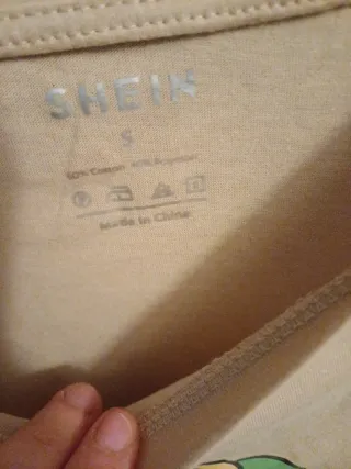 T-shirt SHEIN dinosauro con bubble tea