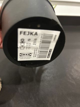 Planta artificial con macetero decorativo