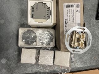 Mecanismos JUN CD 500 y Enchufe RJ45