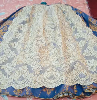 Manteletas falleras bordadas