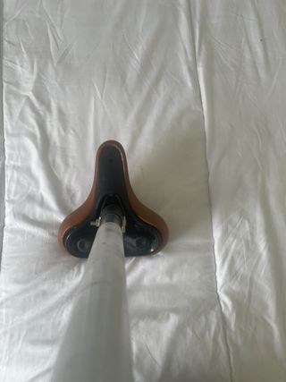 Asiento y tija de bicicleta