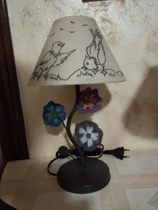 Lámpara de mesa pintada a mano