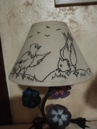 Lámpara de mesa pintada a mano
