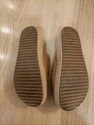 Sandalias plataforma símil ante mujer beige