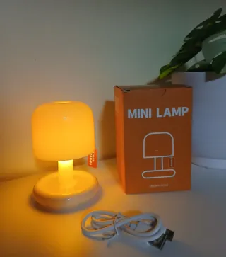 Lampada design bianca e gialla