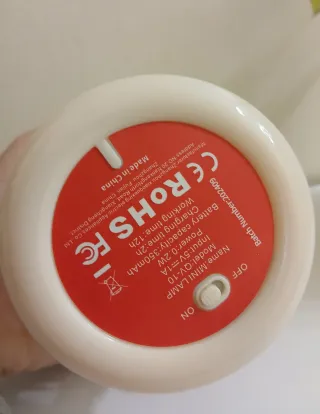 Lampada design bianca e gialla