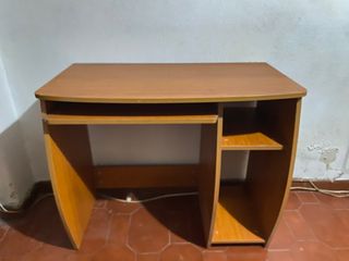 Secretaria, escrivaninha, mesa de trabalho/estudo.