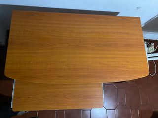 Secretaria, escrivaninha, mesa de trabalho/estudo.