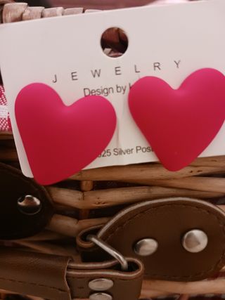 Pendientes de corazones y plata nuevos sin estrena