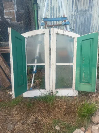 Antigua ventana de madera