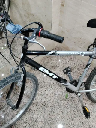 Bicicleta de montaña con defectos