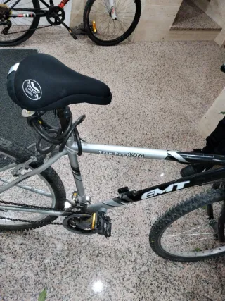 Bicicleta de montaña con defectos