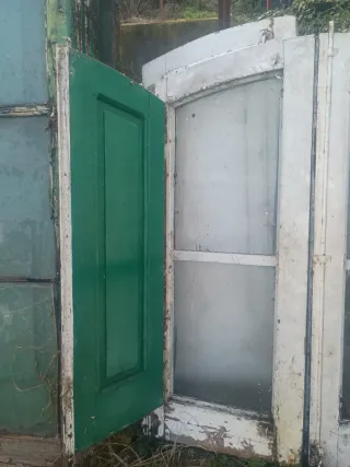 Antigua ventana de madera