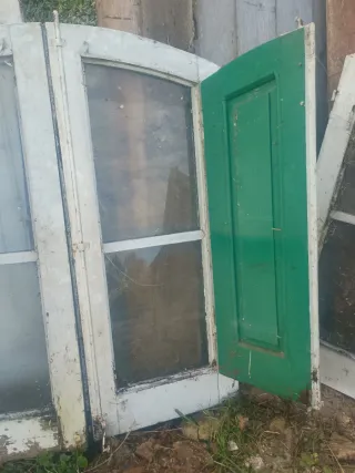 Antigua ventana de madera